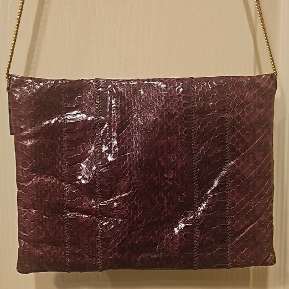 Elegant Burgundy Snake Print Women's Bag - Picture 4 of 11
